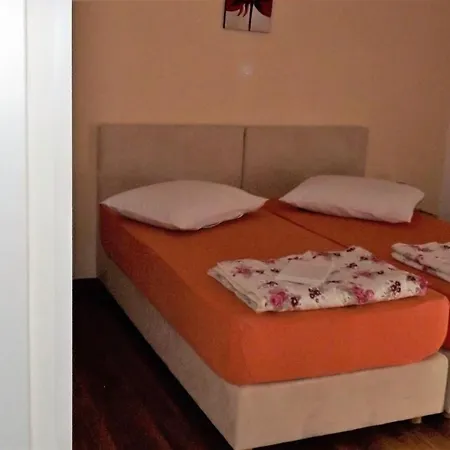 6 Apartman *